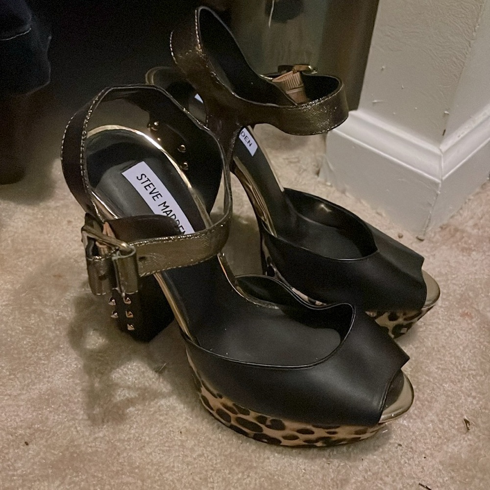 Steve Madden Platform studded heel